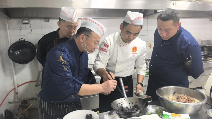 恒邦大食客特邀湘菜大師傳授經(jīng)典湘菜制作經(jīng)驗解鎖味蕾新體驗